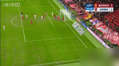 昨晚的川渝德比，看得人捏一把汗。
 
成都蓉城上半场踢得够霸道，韦世豪点射，韦林