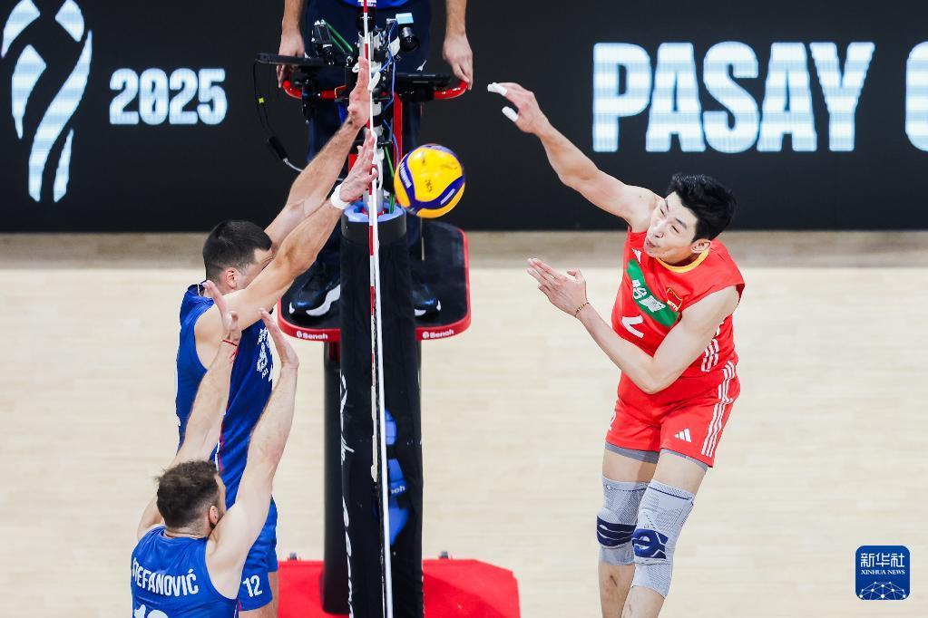 中国男排还有晋级希望！应该这样算！中国今晚3-0捷克！巴西3-0塞尔维亚，这样中