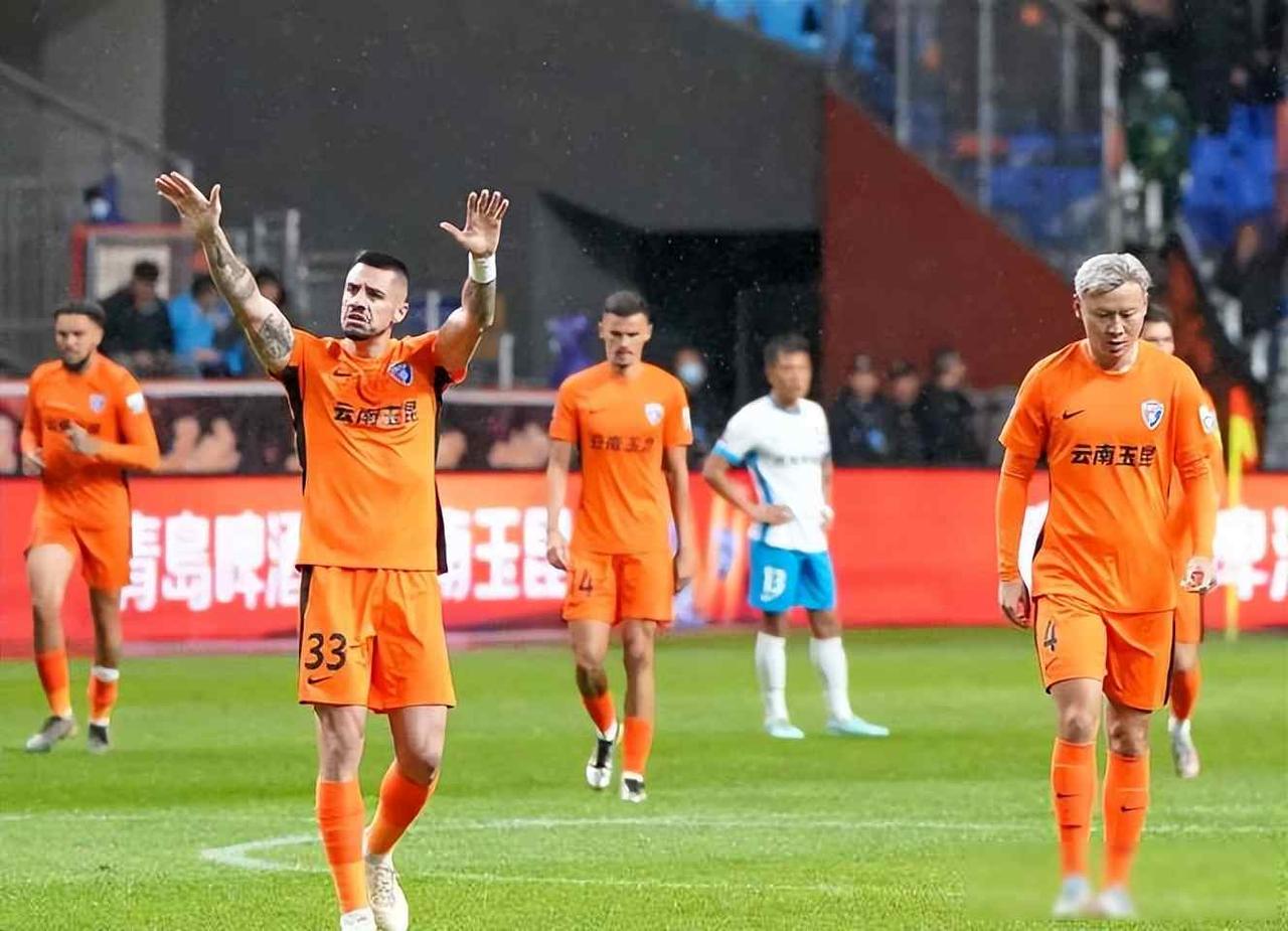 惊喜！中超第一后腰来了：身价200万欧，已到中国！
巴西后腰卡约真的来到西南一个