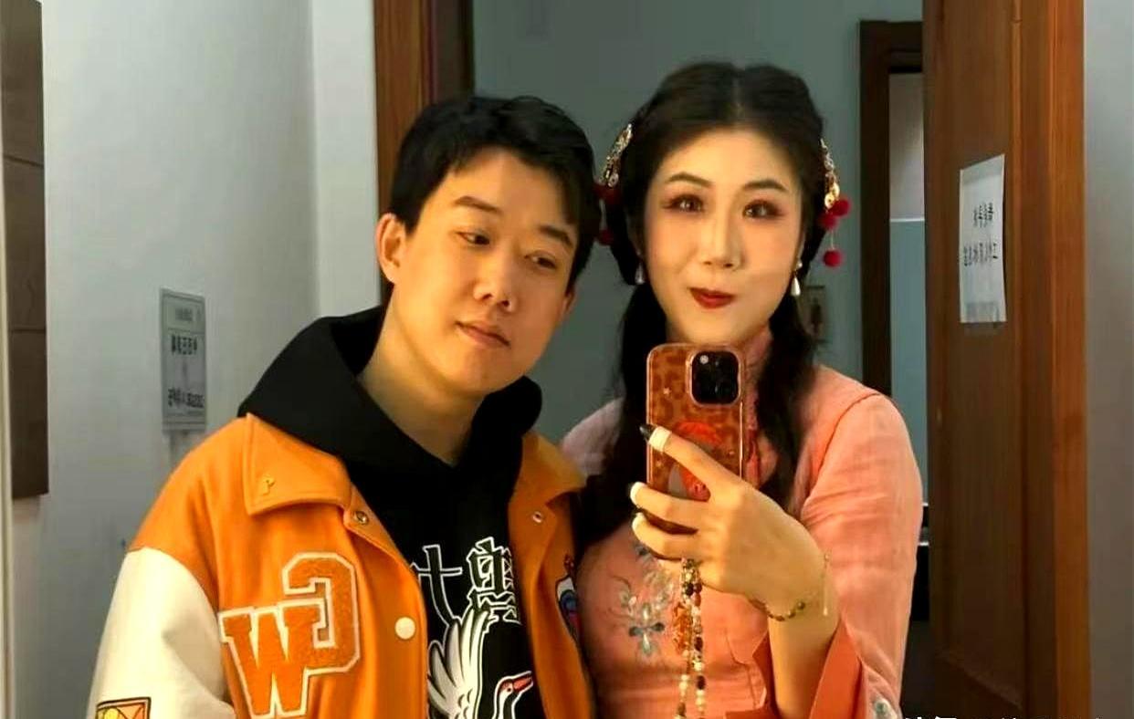 郭德纲的算盘珠子都崩你脸上了。你真以为德云社只教贯口？人家连徒弟的媳妇都按批次内