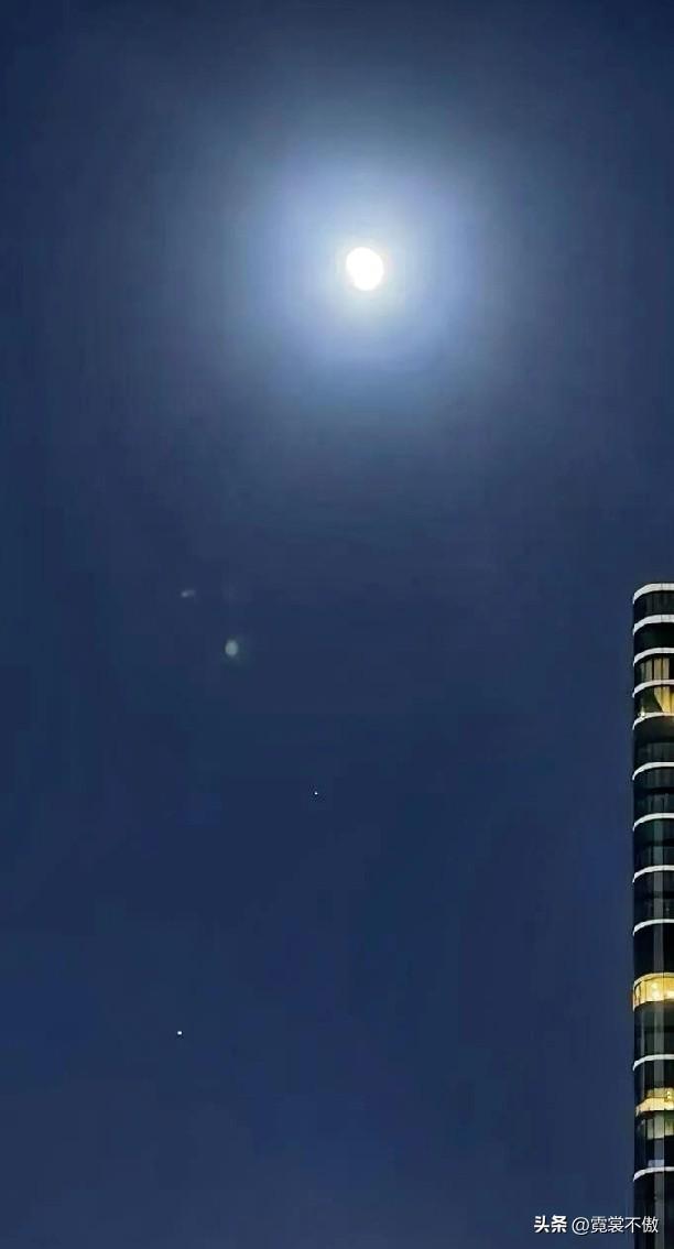 晒图笔记大赛预报说今晚各地都能看到异常的月亮，可是今晚乌云密布，根本看不到什么。