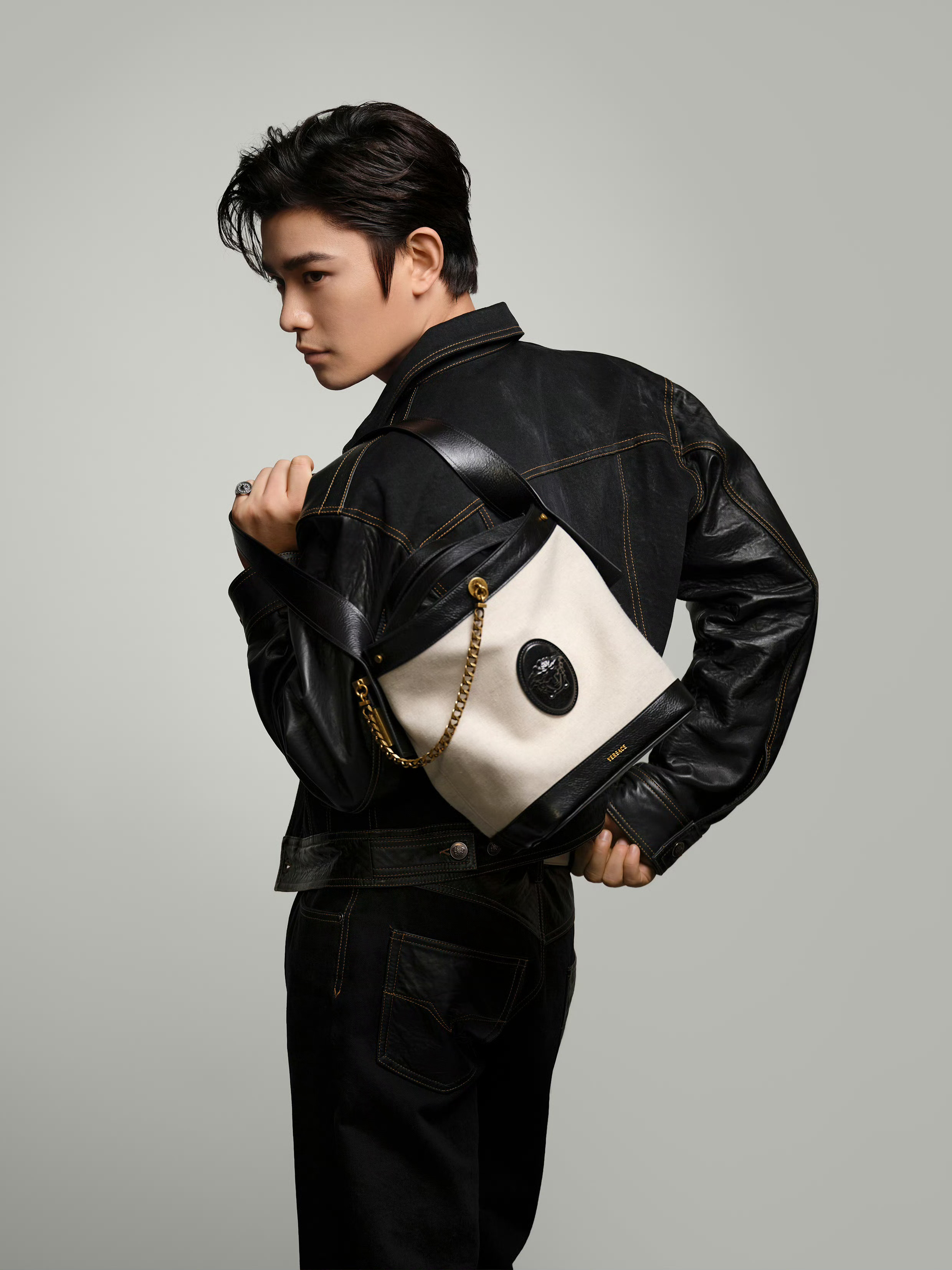 AD Campaign｜Versace Pivot Handbag 2026全球