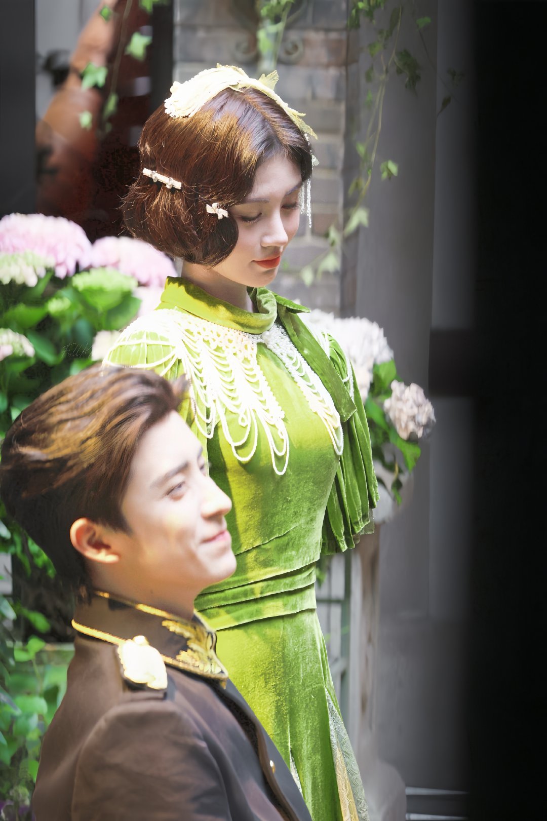 jjy鞠婧祎千香 jjy鞠婧祎姜黎非 “玫瑰之所以是玫瑰，是风与光的眷顾，更是视