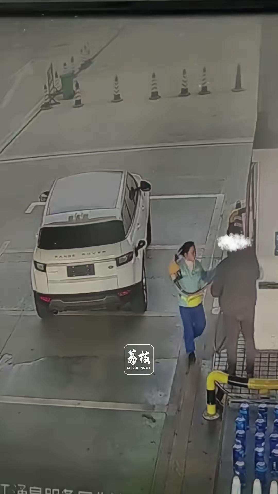 开路虎加500元油，支开工作人员后一脚油门跑了！加油站：只能我们赔

九江涌泉服