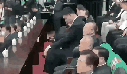 心疼姚明！打瞌睡还被网暴，他们根本不知道姚明这几天到底都干了什么！

最近姚明参