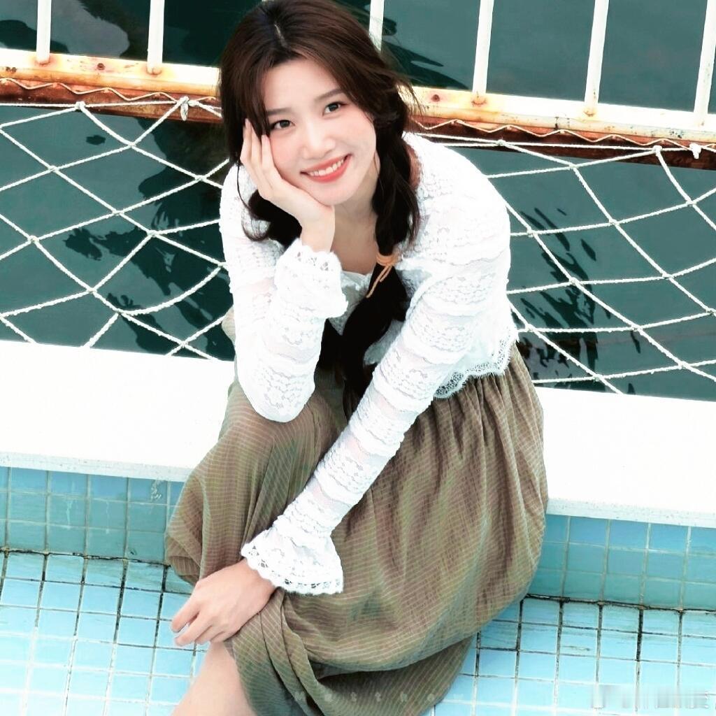 卢昱晓  卢昱晓头像 今天是噜噜头像大放送卢昱晓｜ 