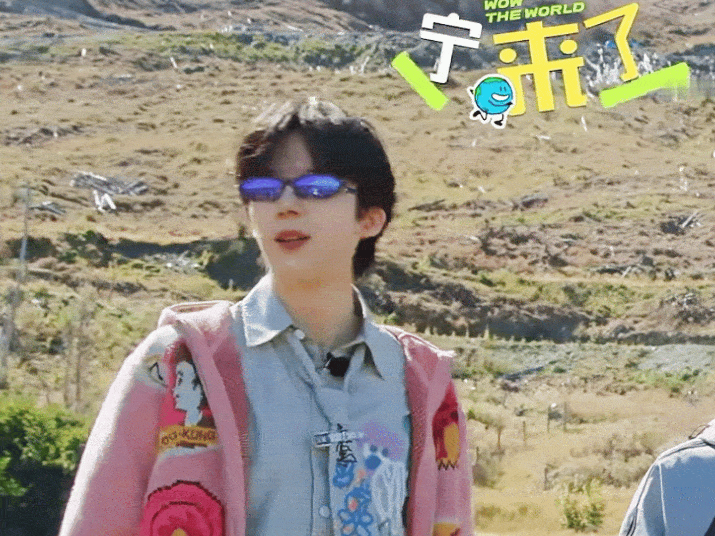 摩登兄弟刘宇宁直播  墨鏡一戴，本來想耍帥。結果還是可愛得太明顯了。🐱刘宇宁