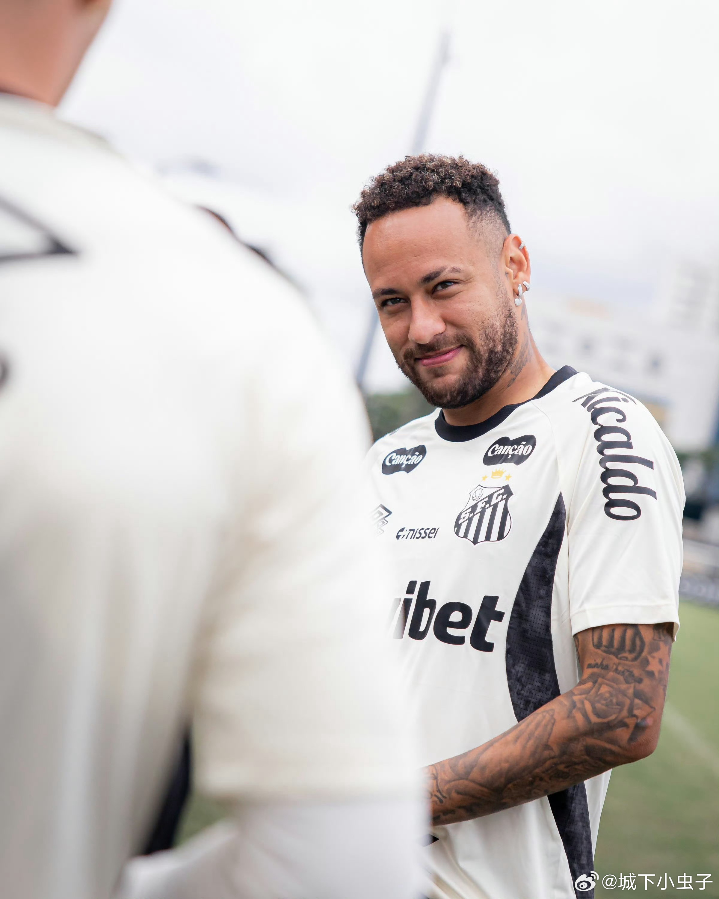 内马尔内马尔 这表情是看啥呢？ 