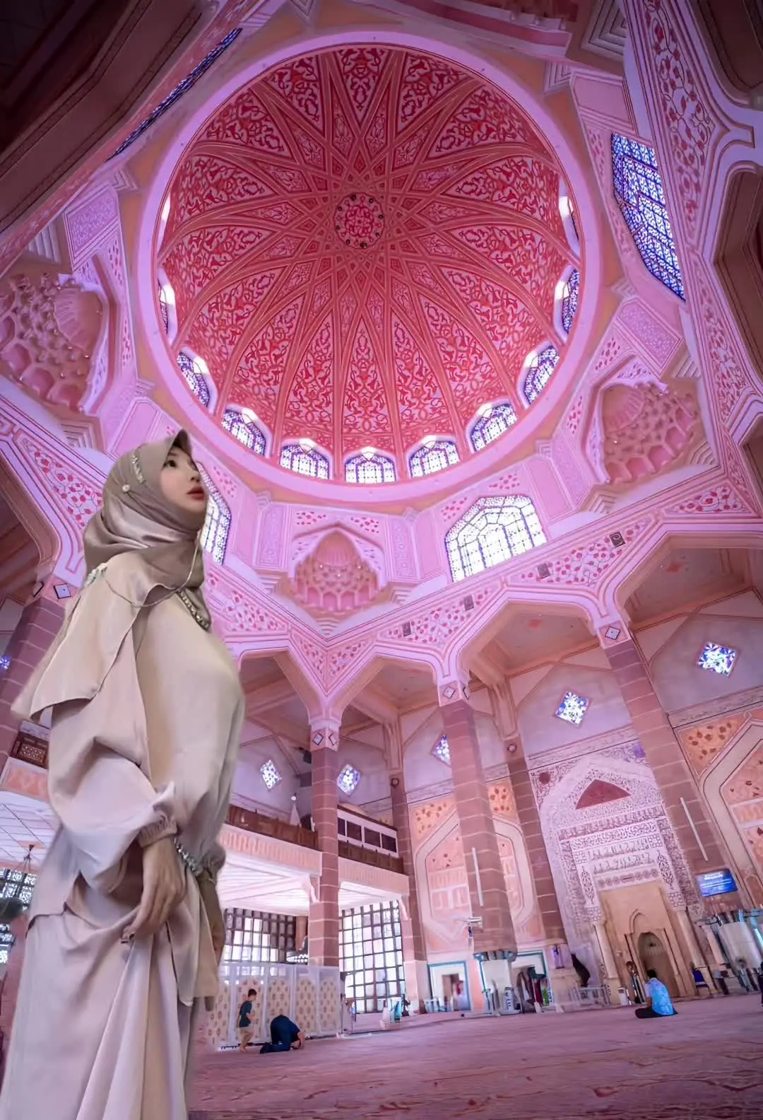 📍 Putra  Mosque  清真寺🕌️      “童话里面...