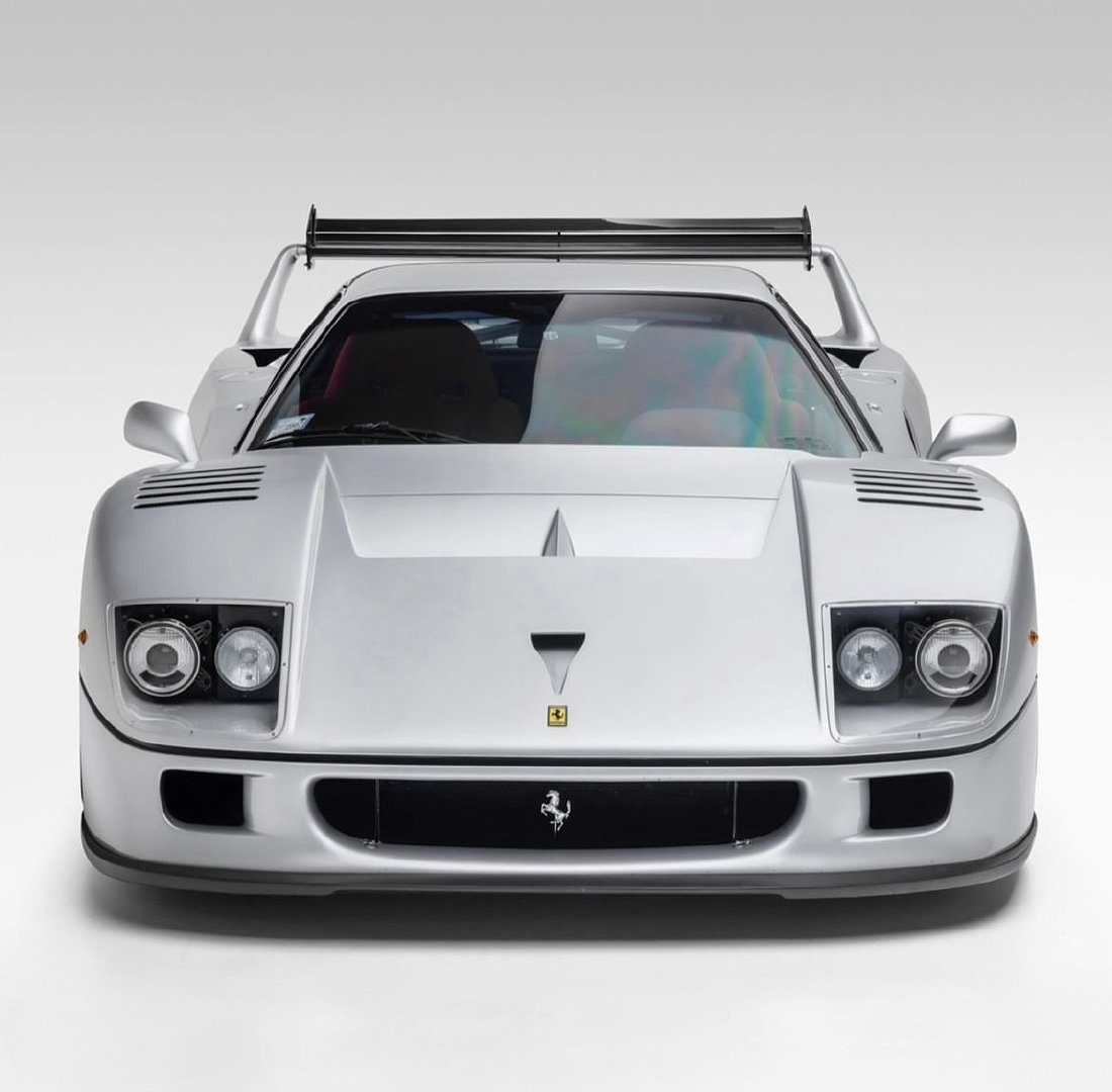 银色的 F40 LM  