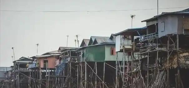 有些国家穷，是很难理解的，就如柬埔寨。18万平方公里的土地，75%都是平坦平原，
