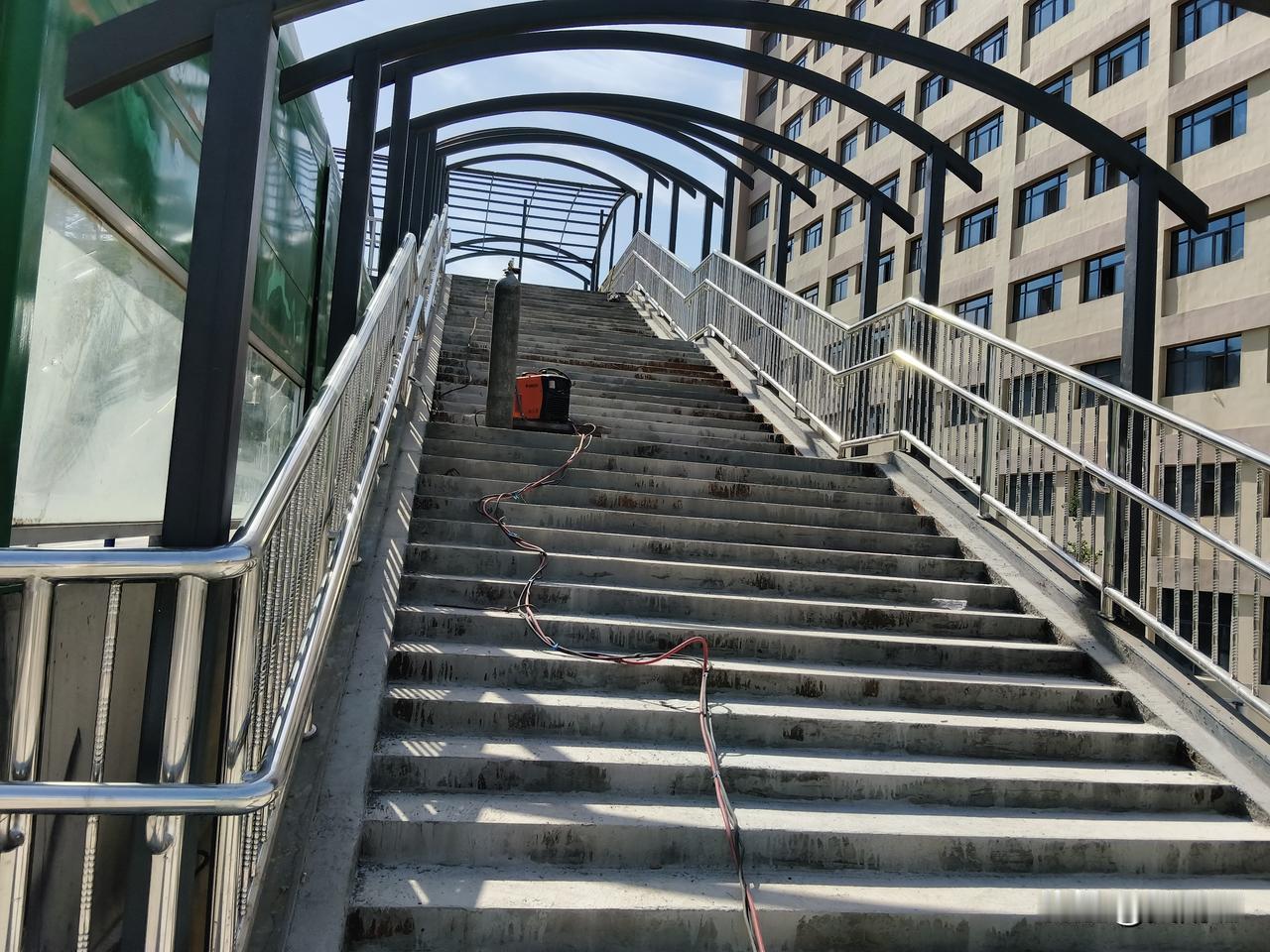 从网上看到了有博主说，兰州市安宁区建安东路延伸段开通了，大家都知道这条路已经修了