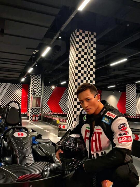 去不了上海看F1，就在无锡玩玩卡丁车吧