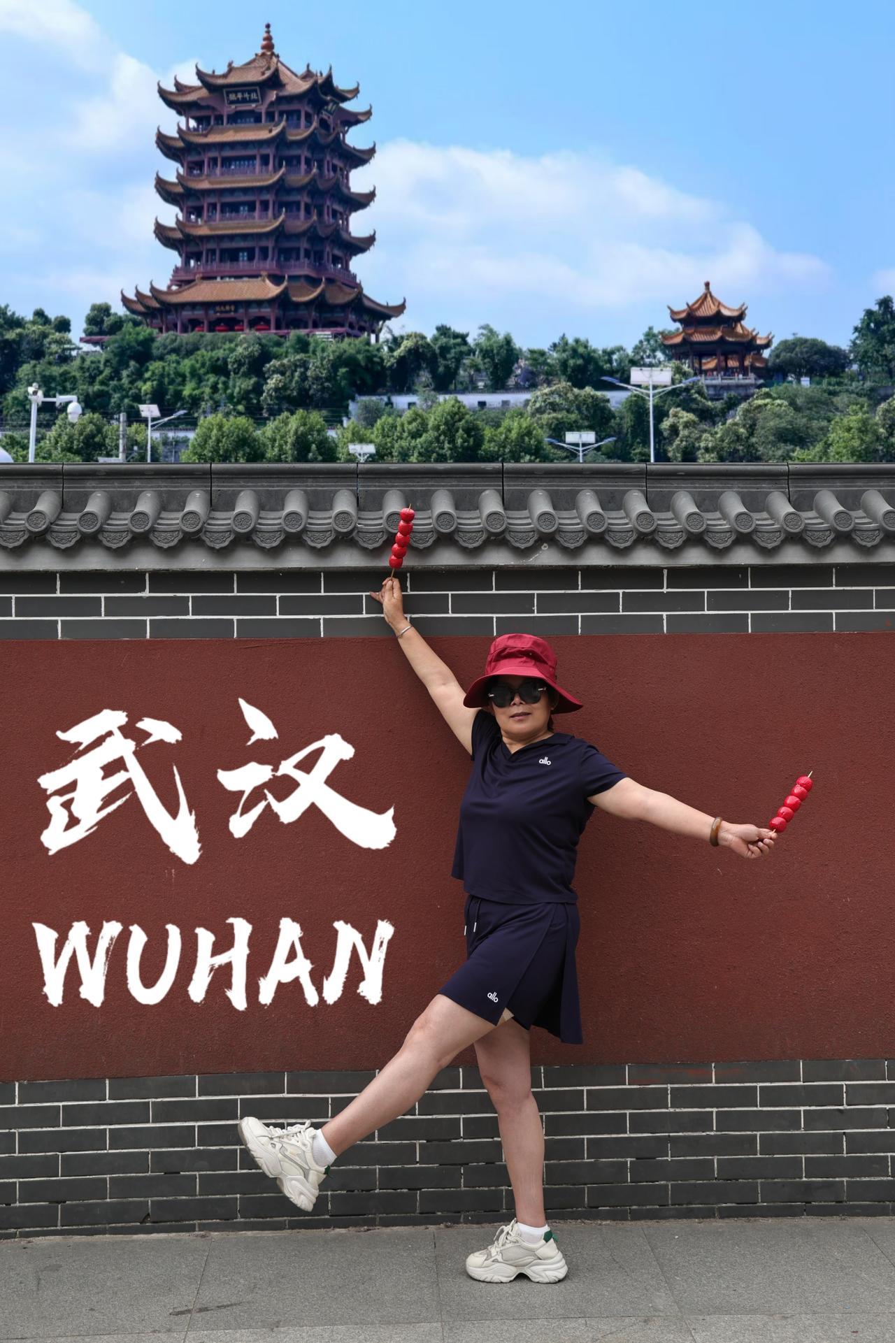 心心念念的武汉之行终于实现了。

事先做攻略的时候黄鹤楼红墙打卡是必须，可是来了