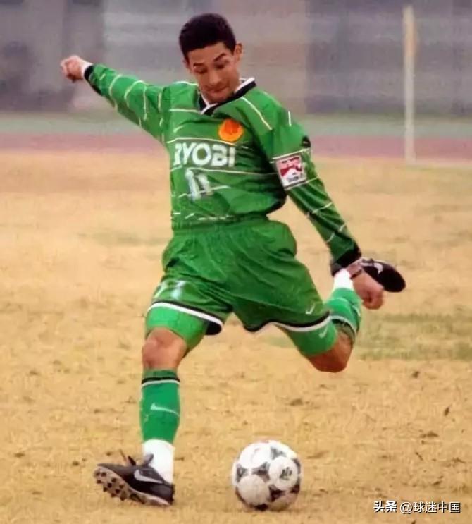 大个子安德雷斯高而不笨，性格外向。他十分直率，经常情绪外露。像狸猫一样机灵的冈玻