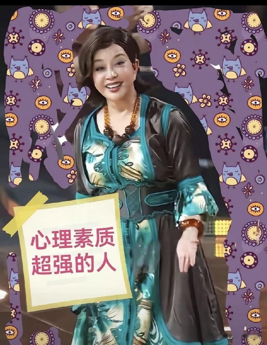 刘晓庆是真活跃啊！
哪有事儿哪到，没谁儿了。
谁能想到百花奖，她会来担任颁奖嘉宾