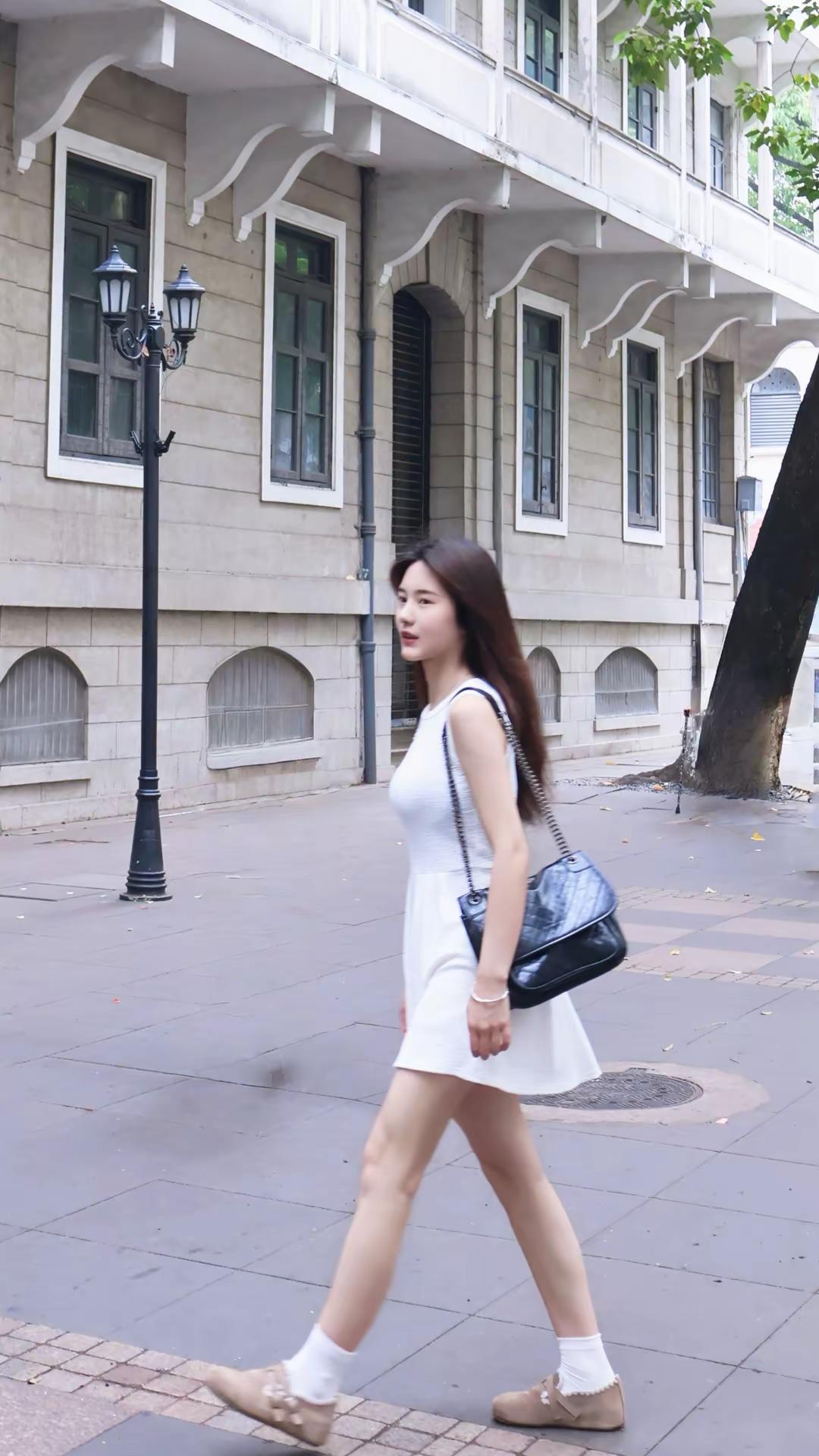 她们说20岁的女生不用戴表 因为她们有的是时间