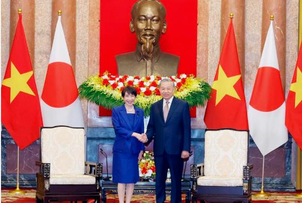 就在刚刚，高市早苗与苏林见面后，作出一个反华决定。

日本首相高市早苗跑去越南访