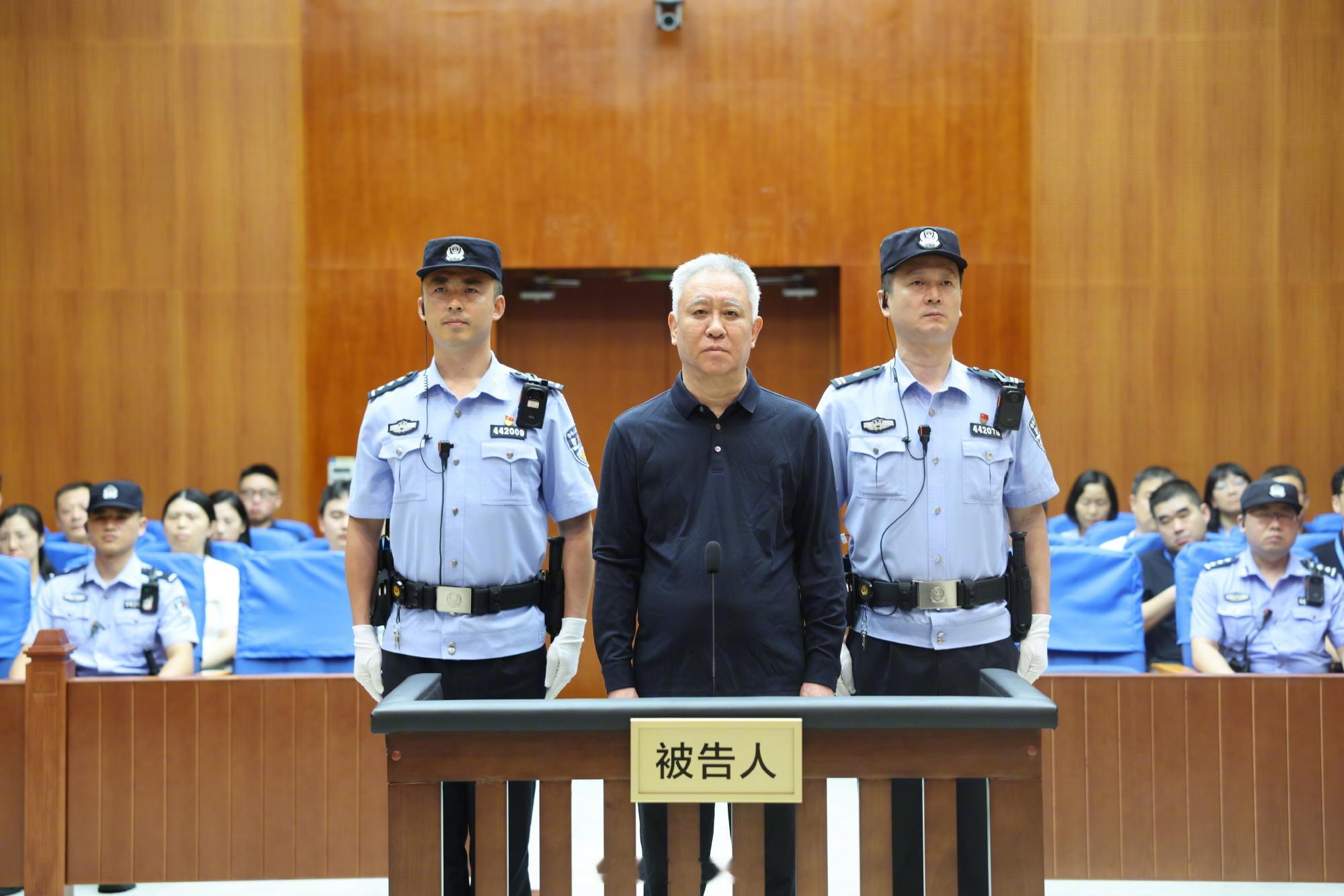 刚刚，许家印一审被判无期这位中国地产界曾经的风云人物最终还是在监狱里度过余生网页