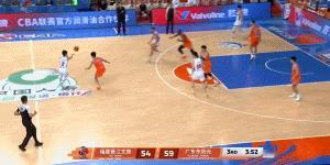 福建追到差5分，徐杰投进了一个三分。福建男篮vs广东男篮徐杰hll