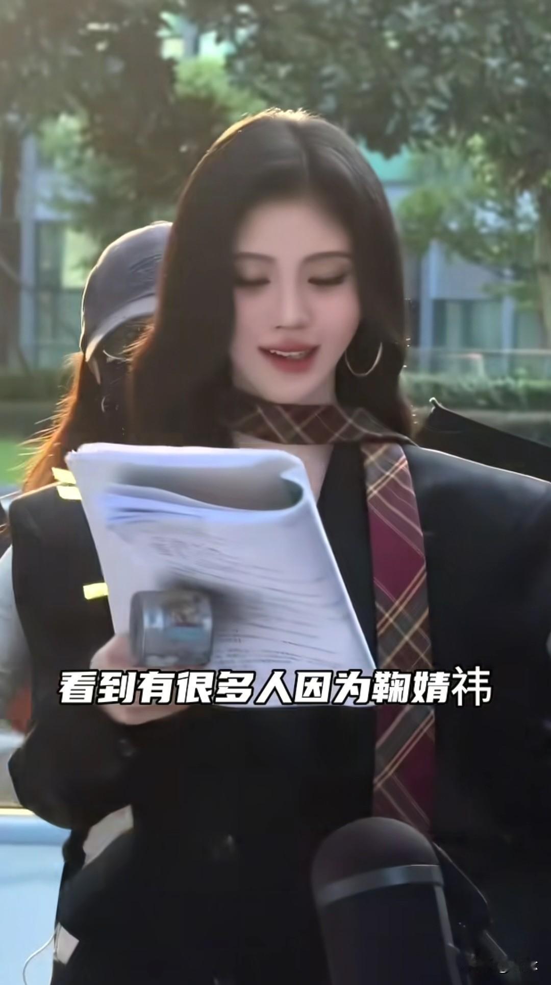 鞠婧祎被嘲身高上热搜：拿先天条件调侃女性，是最没说服力的恶意
 
最近，鞠婧祎新