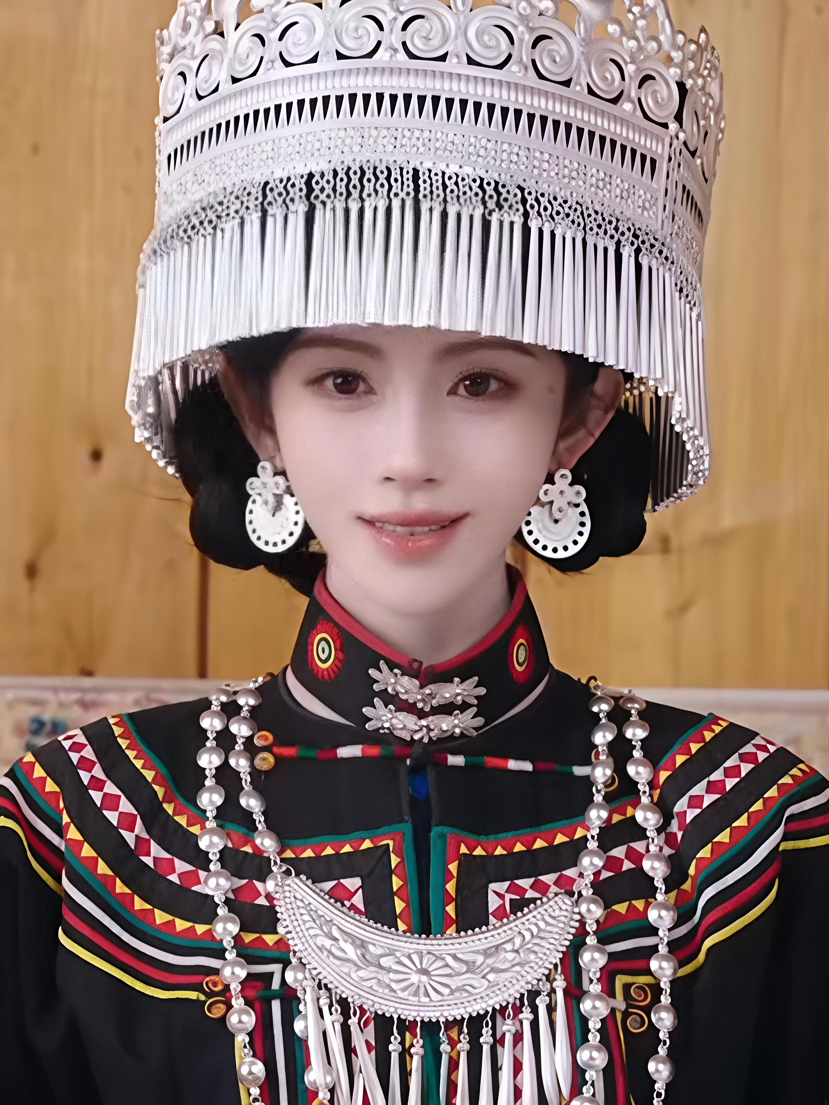 乍一看我还以为是团播的某个小姐姐 这张脸不愧是成为一个时代的审美风向标…. 