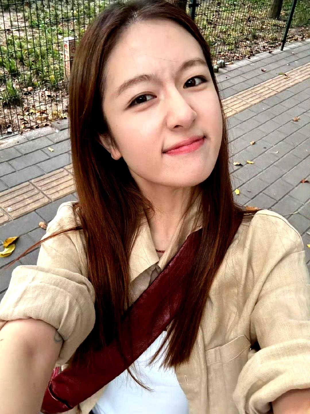 没想到李兰迪居然也有纹身！
 

她平日里总顶着那张乖巧甜美的脸蛋示人，让人觉得