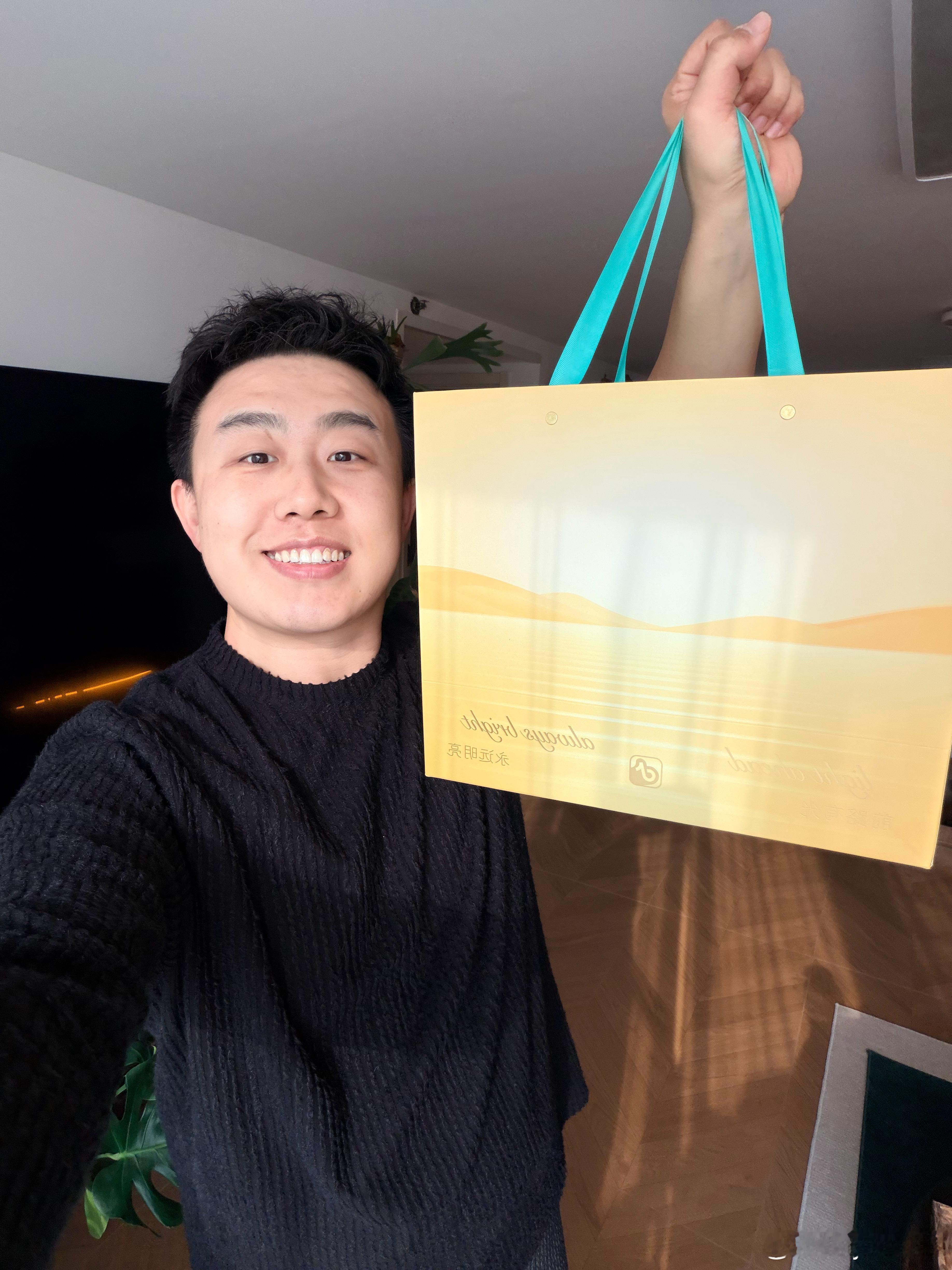 停更了一个月收到了抖音精选的"催更礼盒"，这个 slogan 能量感十足！🎬新