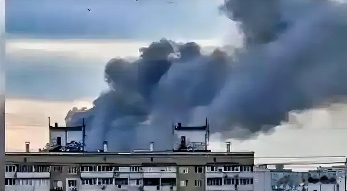 现在全网最后悔的，
​应该就是波兰。
波兰又疯了！关闭与白俄罗斯的边境口岸，想迫