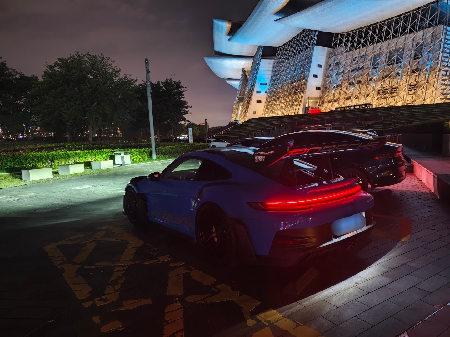 今天在无锡偶遇了两位关注我近2000天的老粉，一位开992 GT3 RS，另一位