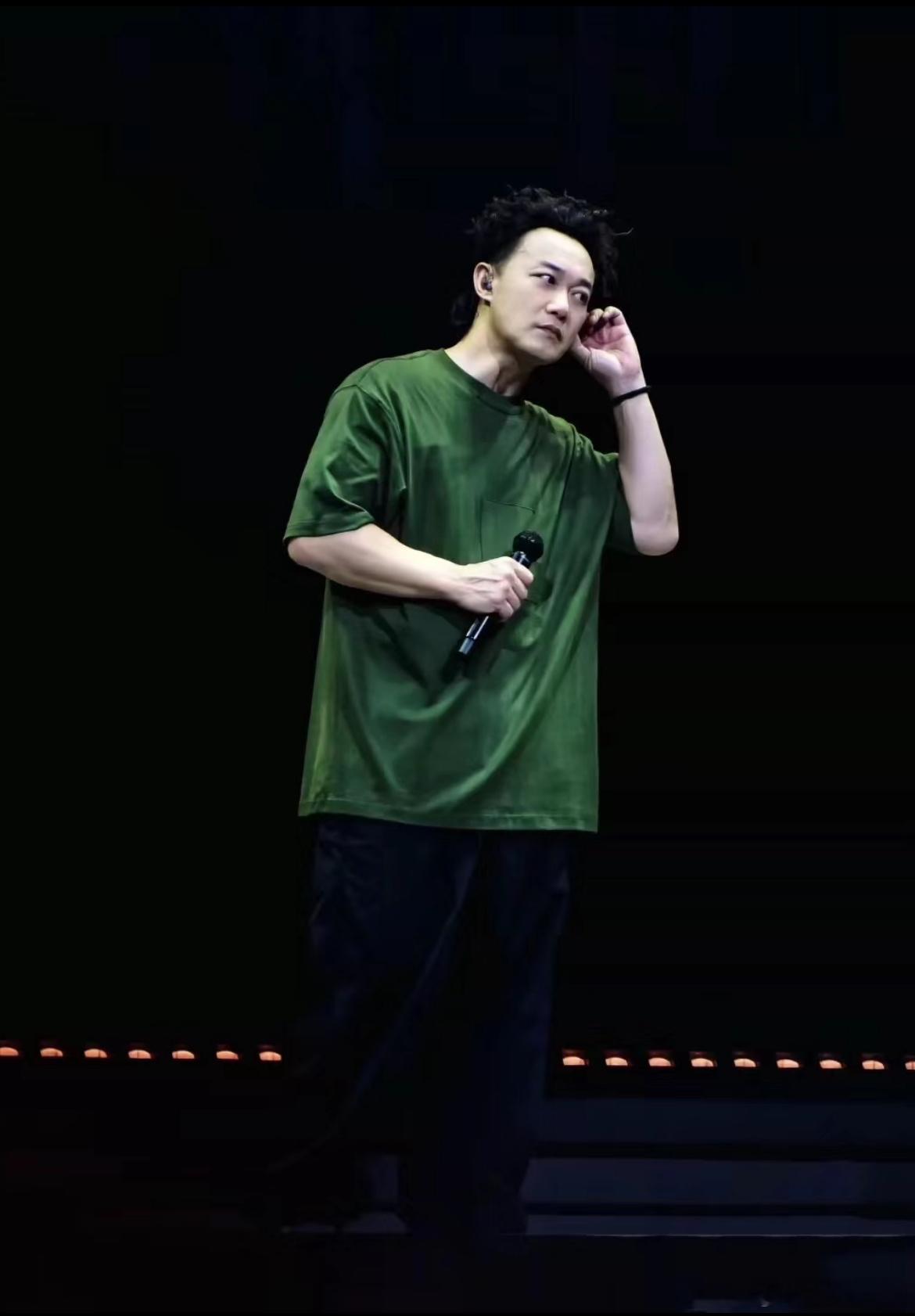 #陈奕迅内场封神##陈奕迅演唱会泉州站首场真香#首场的氛围妙不可言，设备和状态都