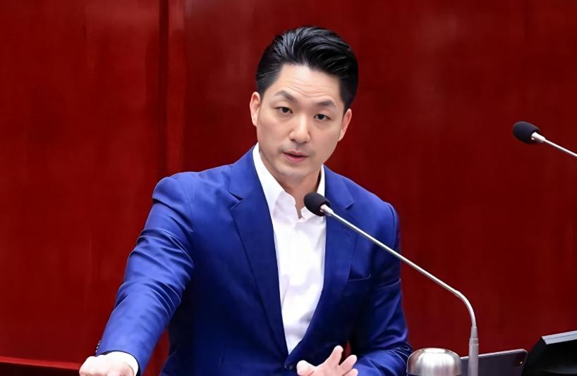 台北市长蒋万安接受专访谈到两岸时曾表示，“我是台湾人，我就是中华民国的国民。”这