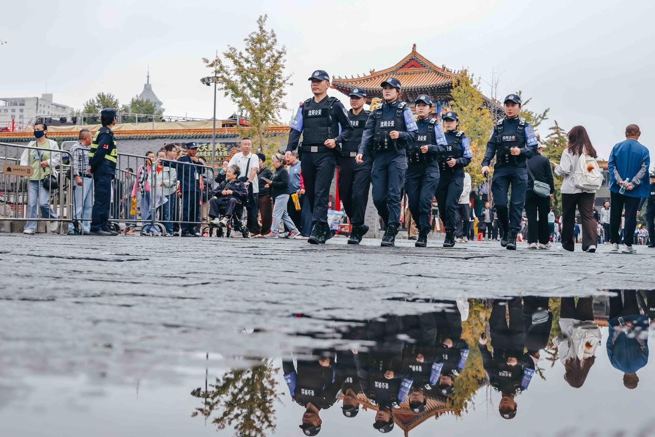 【国庆安保“成绩单”出炉！日均4.3万警力守护，刑事警情同比降三成】

这个“十