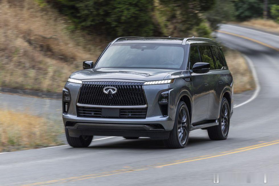 英菲尼迪旗舰级SUV——QX80发布了原有的400马力5.6升V8引擎和七速自动