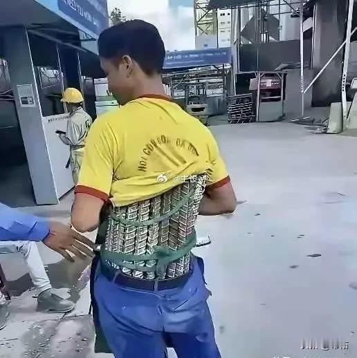 哥们儿，你当门口的安检是摆设吗？
闹着玩呢