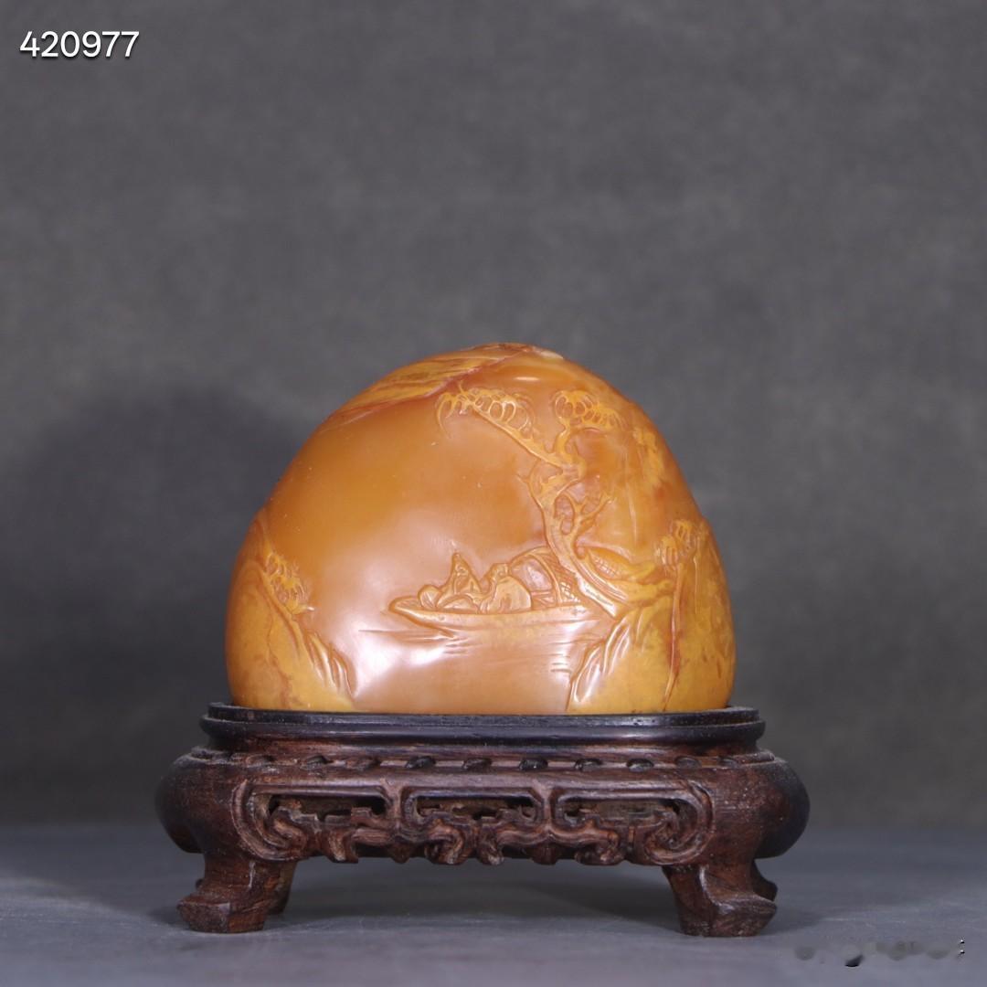 旧藏：极品老寿山田黄石雕“人物故事”摆件。
规格：宽8厘米、厚4.6厘米、高6.