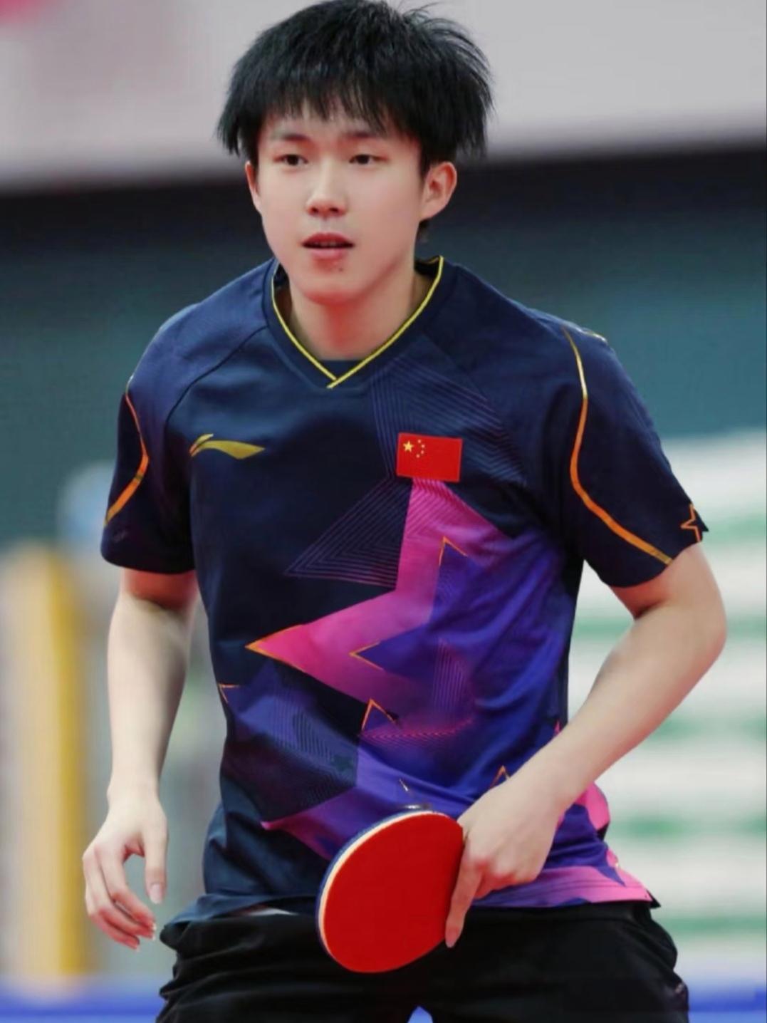 收集这么多王楚钦不同时期，不同颜色的战袍讲真，各种颜色大头真是随意驾驭哦感觉最好