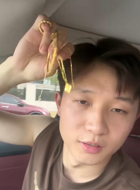 女友要48.8万彩礼，江西小伙退婚，转身提一辆新宝马
 
一段熬过了毕业分手季、