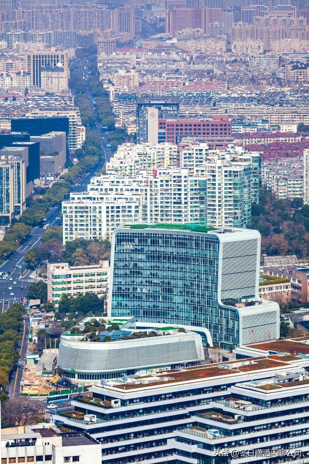 化妆品上市公司市值十强

1.珀莱雅，目前每股59.83元，总市值236.91亿