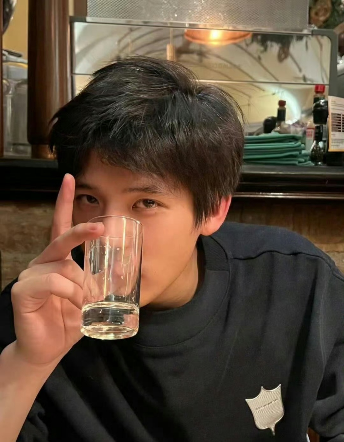 王安宇亲亲粉扑，这得是什么样的脑子才能想出这么绝的点子！！ ​​​