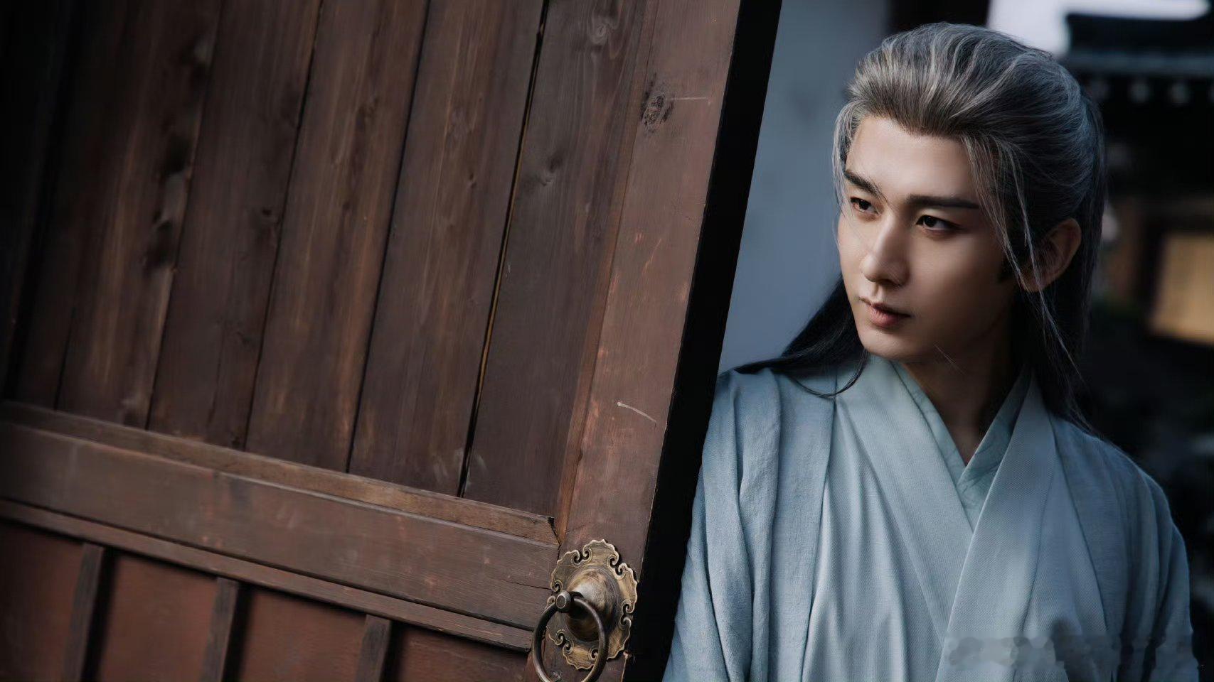 成毅赴山海cy成毅萧秋水李沉舟肖明明成毅用自己的实力与才华，赢得了业内人士和观众