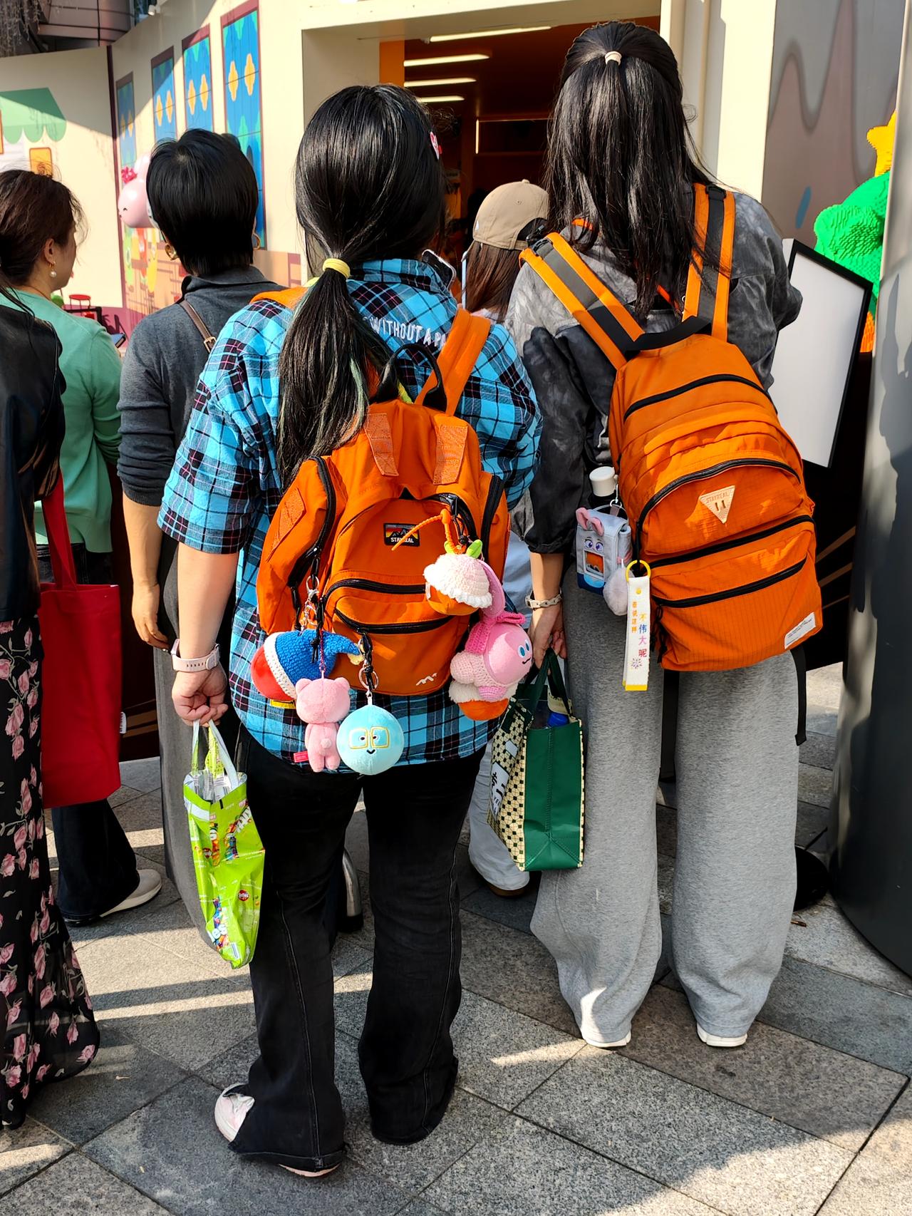 五月天在广州开演唱会吗？今天下午在天河区看到很多粉丝。