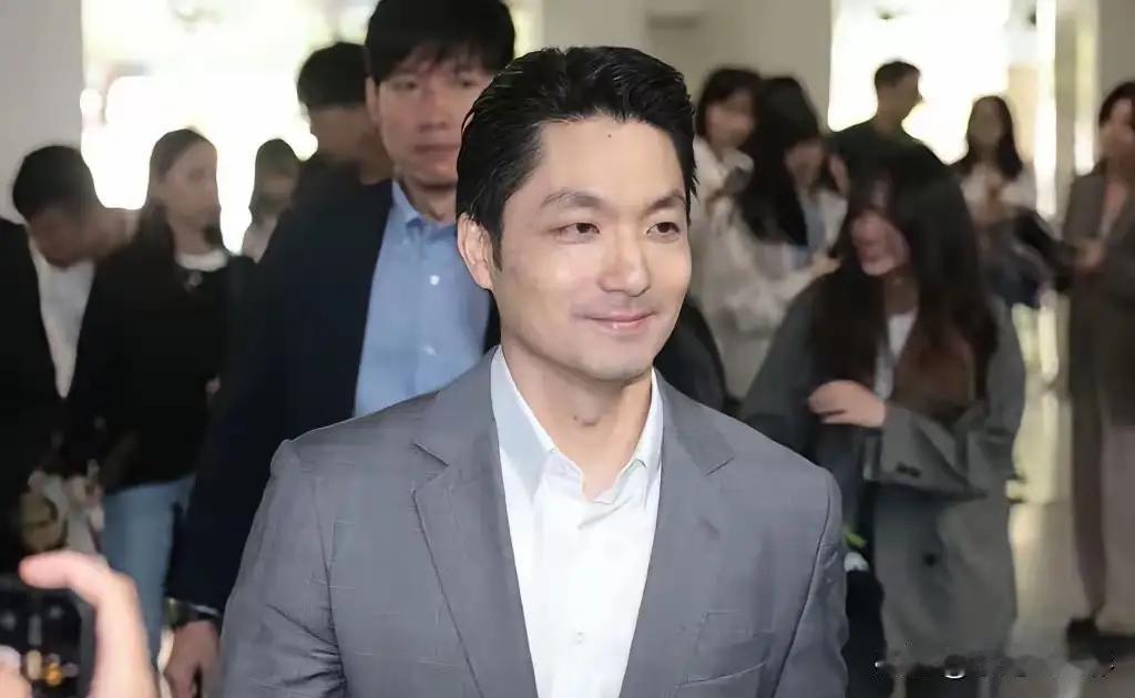 日菲抢海域渔权，就是吃准了国民党这些政客的软弱！着实不负责任！
要不是大陆在哪片