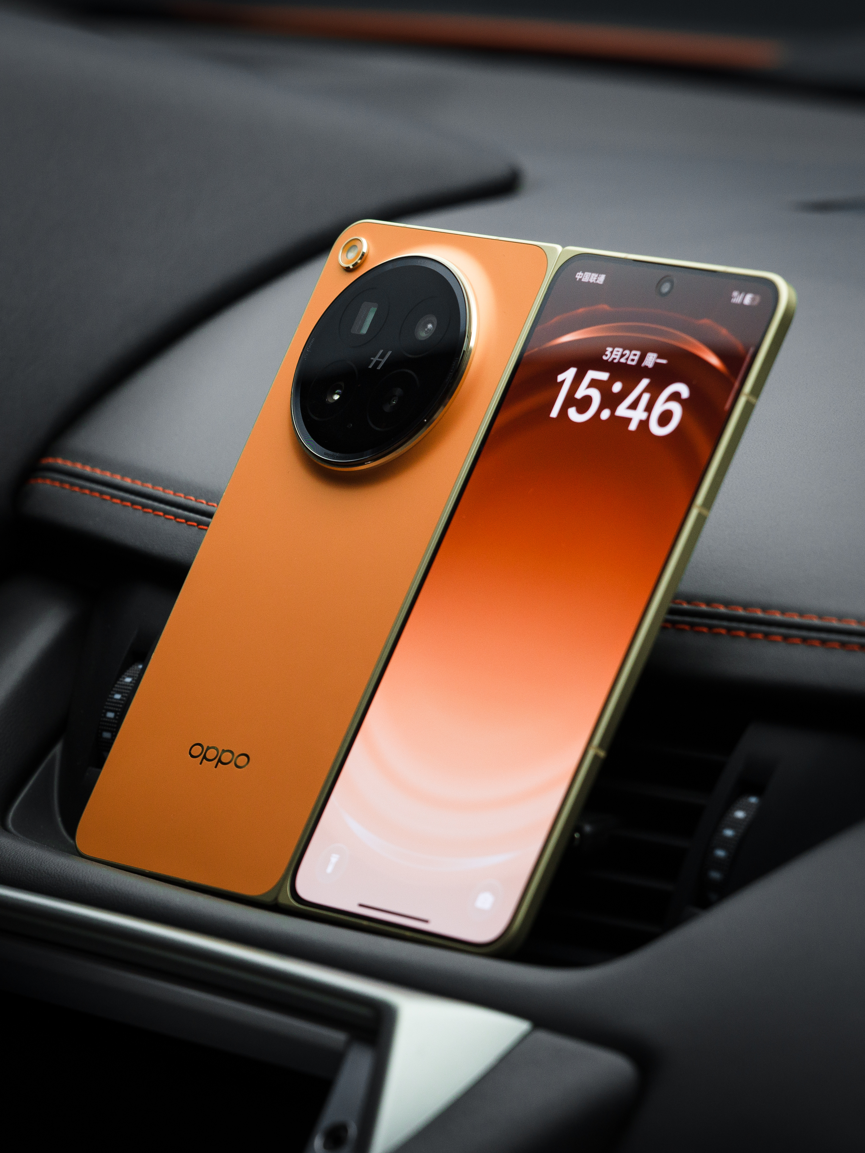 Find N6官宣了，张老板那句“划时代的折叠屏”确实挺敢讲的。其实大家用折叠屏