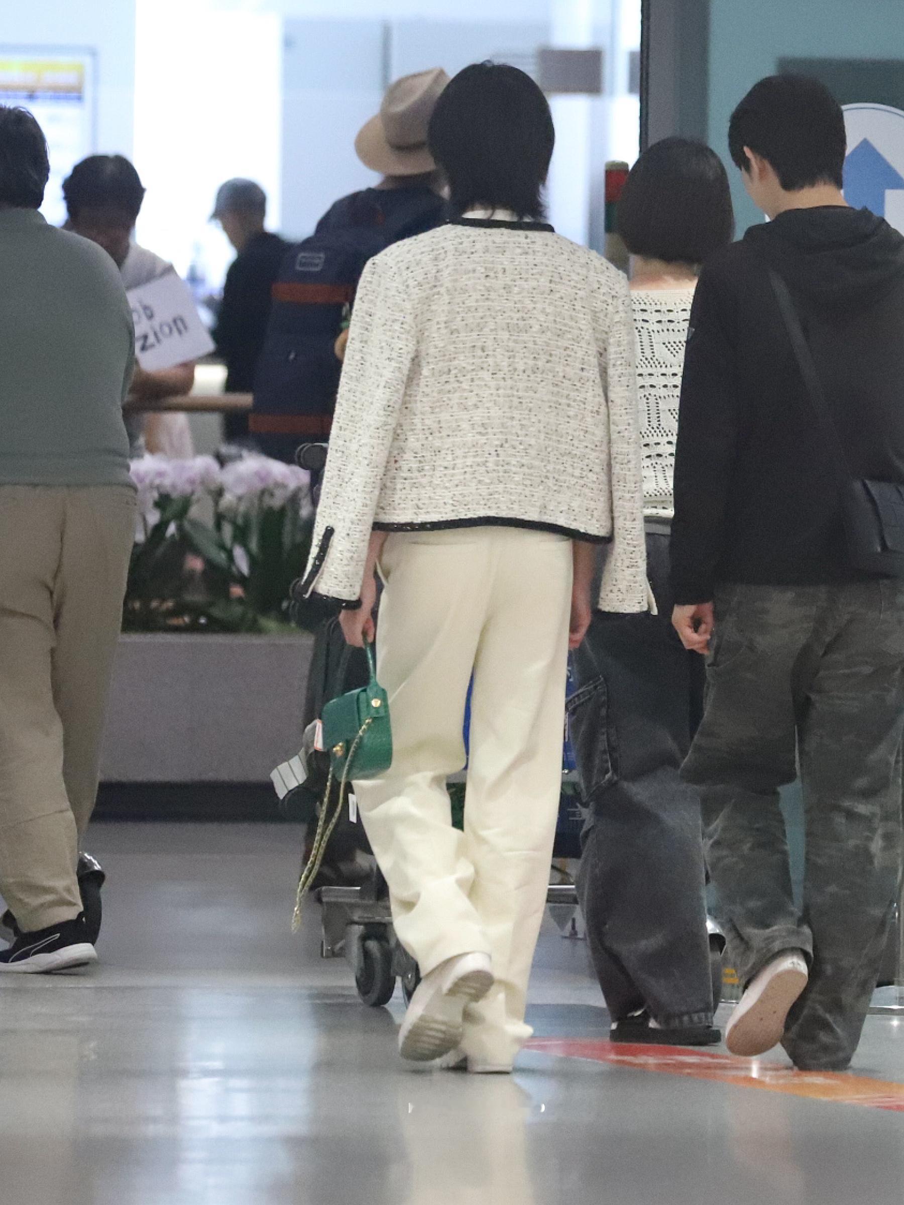 260614 ICN 披風小俊 辛苦了🫶🏻 