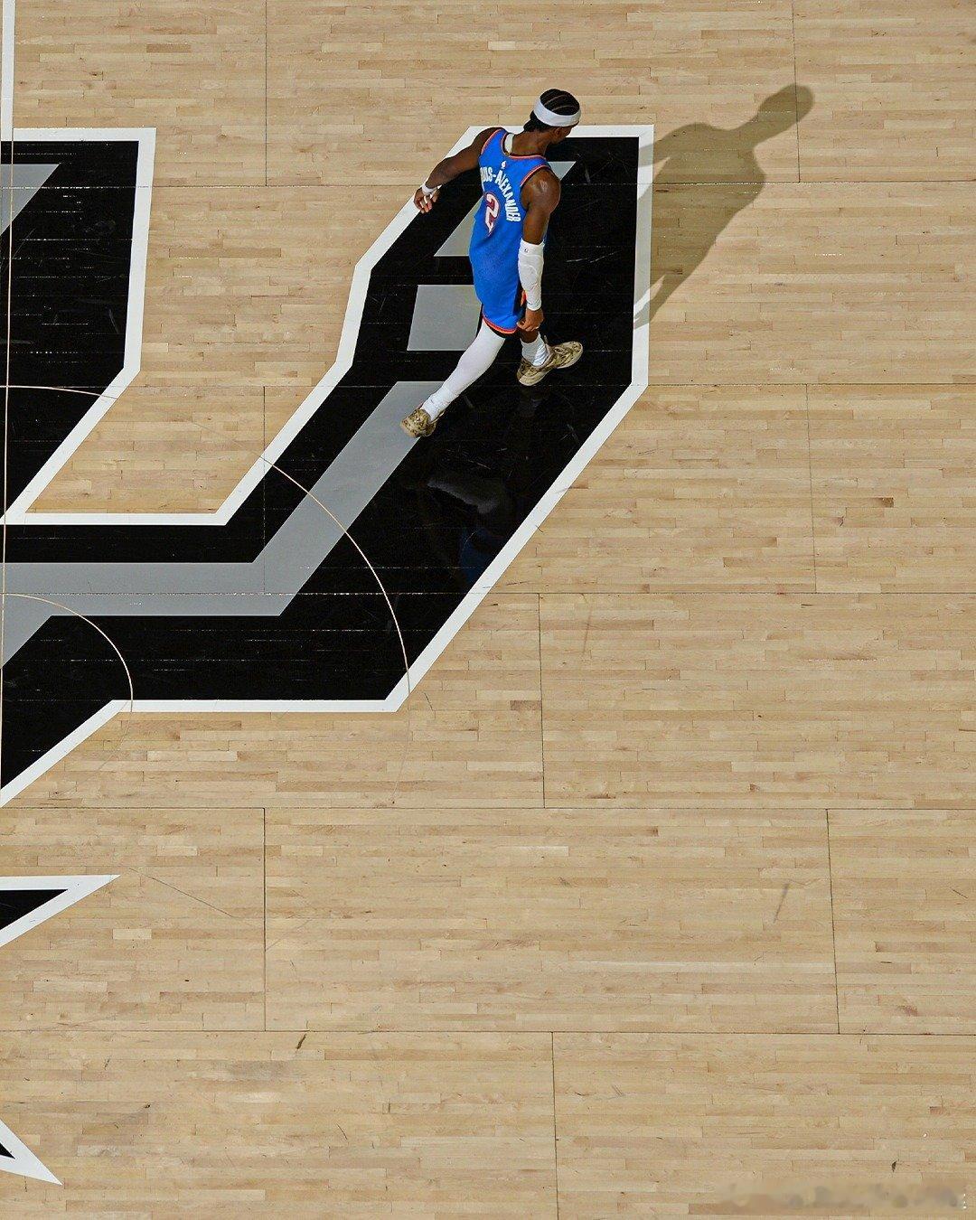 到底谁能赢下西决？NBA  cr：脚踝终结者联盟 