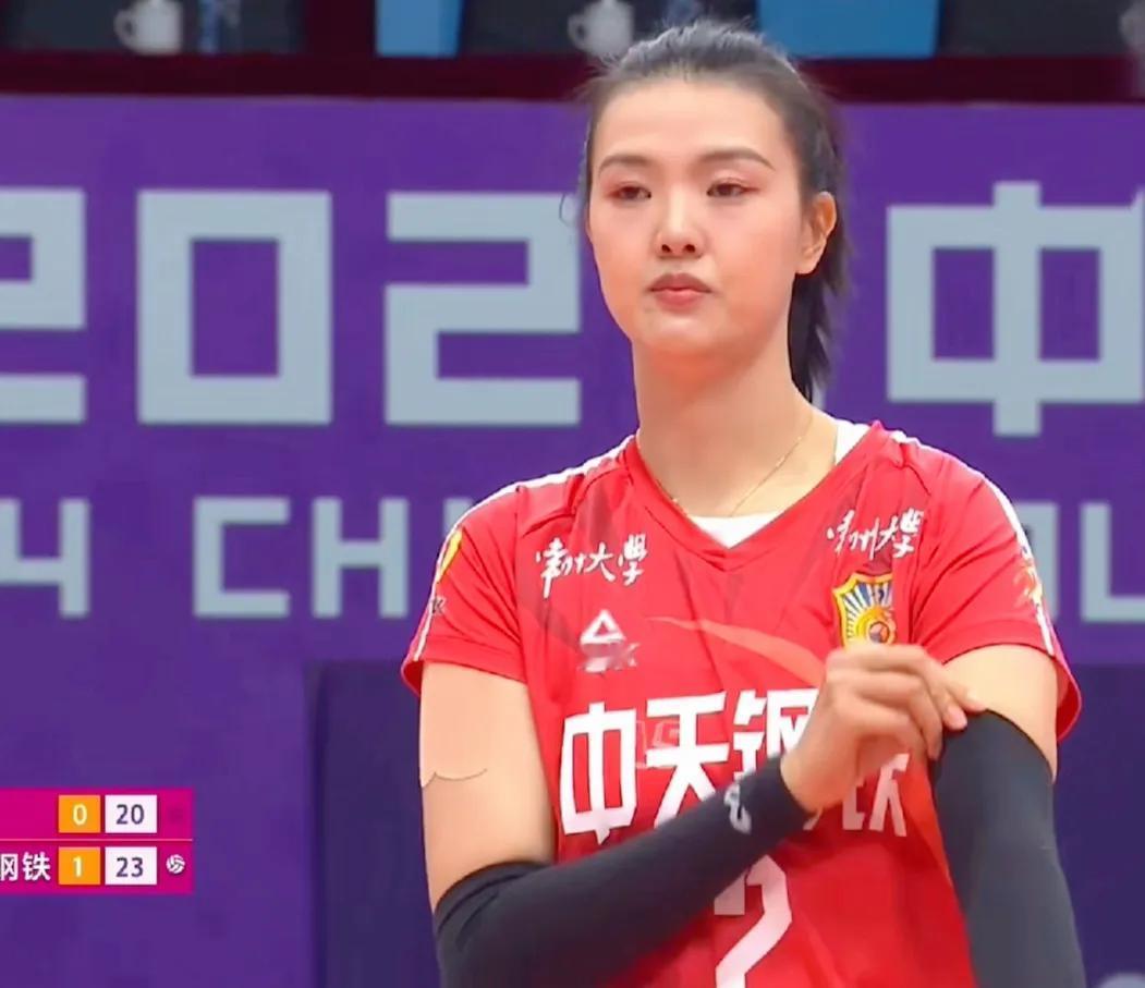 张常宁7扣6中0失误，拉开复出序幕！
在2023-2024女排超级联赛季军赛，第