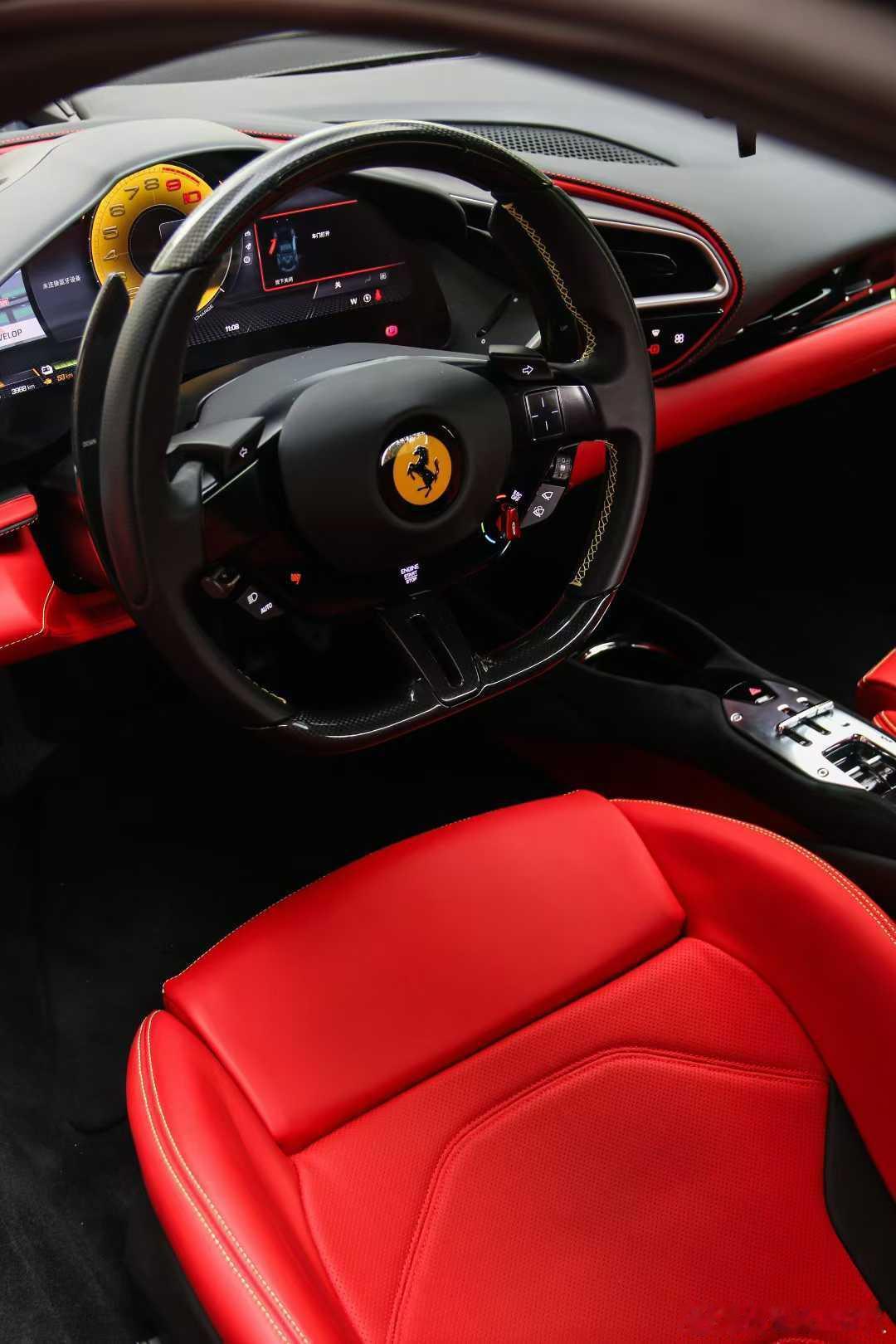 法拉利296 GTB，24年上牌，3900多公里，红红配色，带车衣，特加急寻伯乐