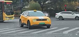 好英伦风的计程车蔚来 萤火虫