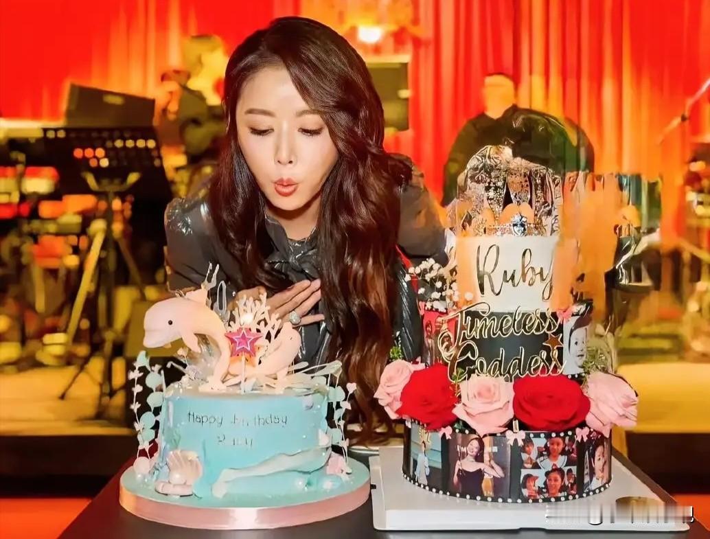 这状态你敢信是50岁？

林心如在社交平台晒出庆生照，粉色玫瑰环绕中她笑靥如花，